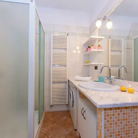 Montecatini Sleeps 4 Wifi * Taino